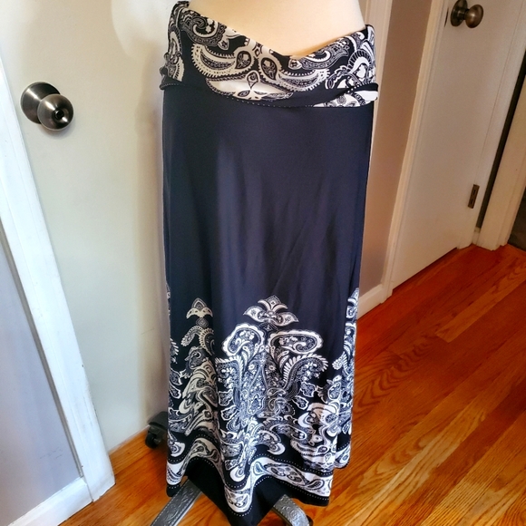 Venus Skirt - Picture 2 of 10